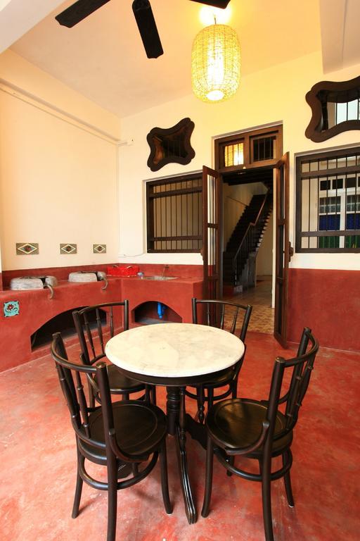 99 Oldtown Boutique Guesthouse Sha Extra Plus Phuket Dış mekan fotoğraf