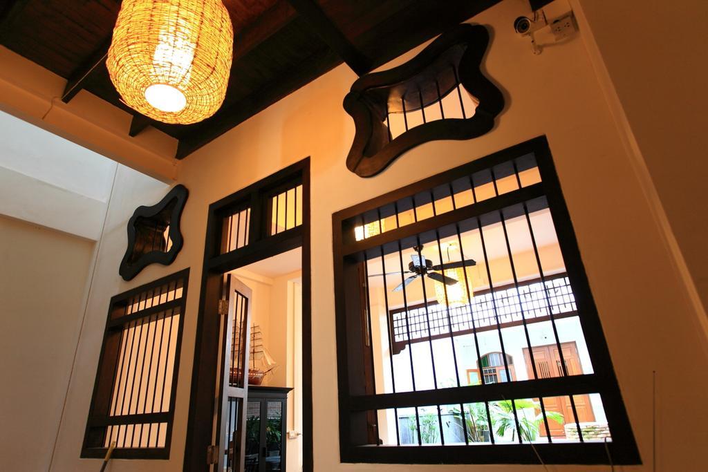 99 Oldtown Boutique Guesthouse Sha Extra Plus Phuket Dış mekan fotoğraf