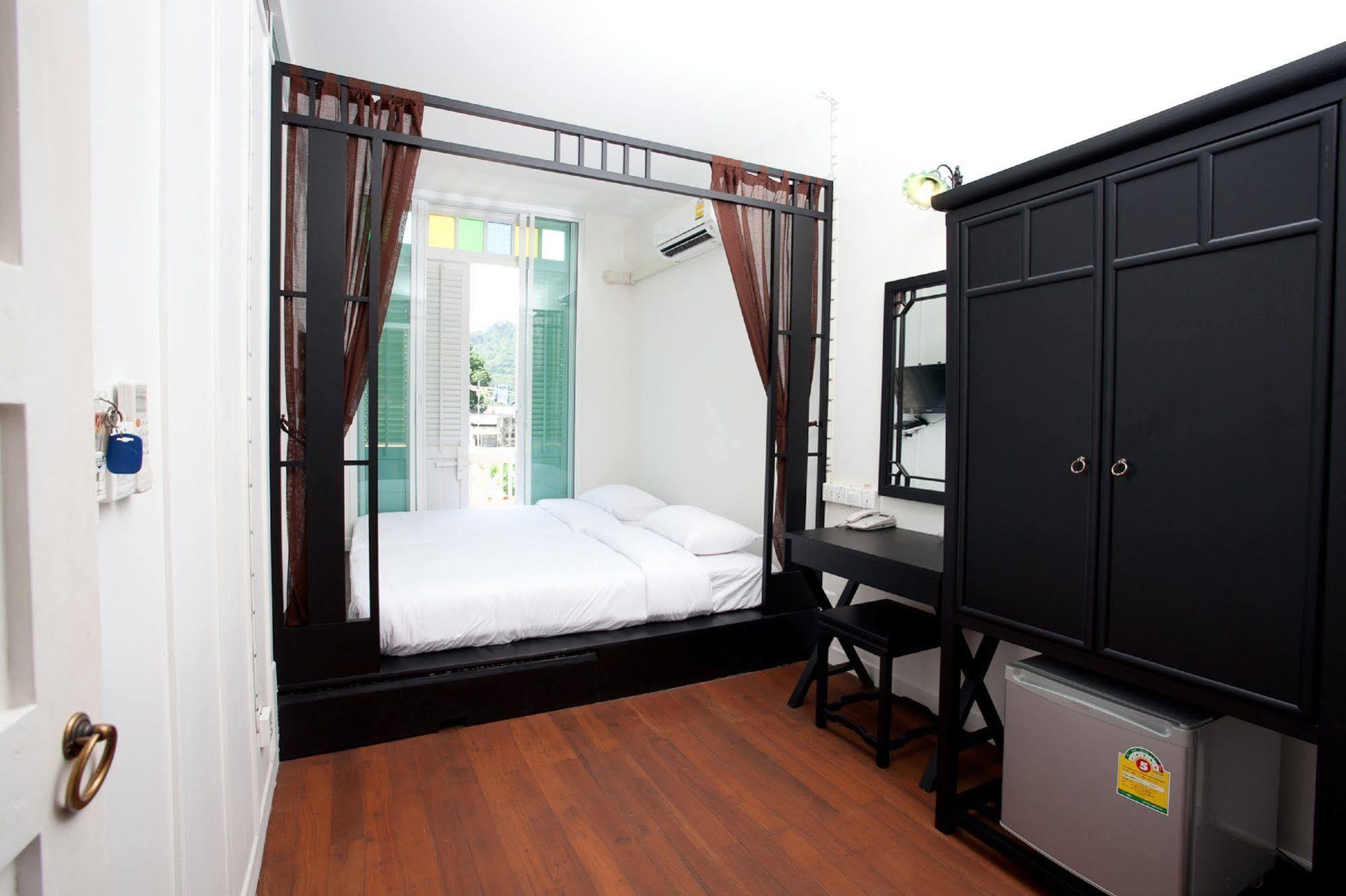 99 Oldtown Boutique Guesthouse Sha Extra Plus Phuket Dış mekan fotoğraf