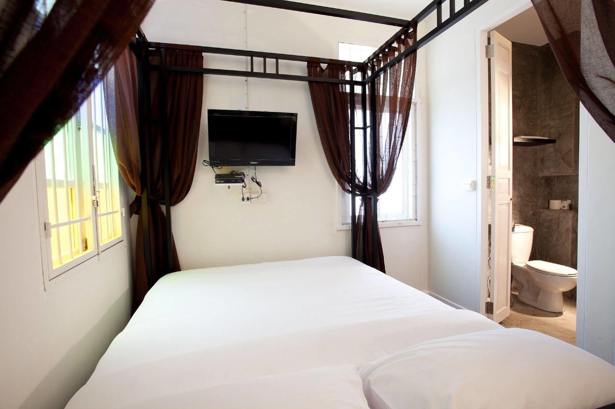 99 Oldtown Boutique Guesthouse Sha Extra Plus Phuket Dış mekan fotoğraf
