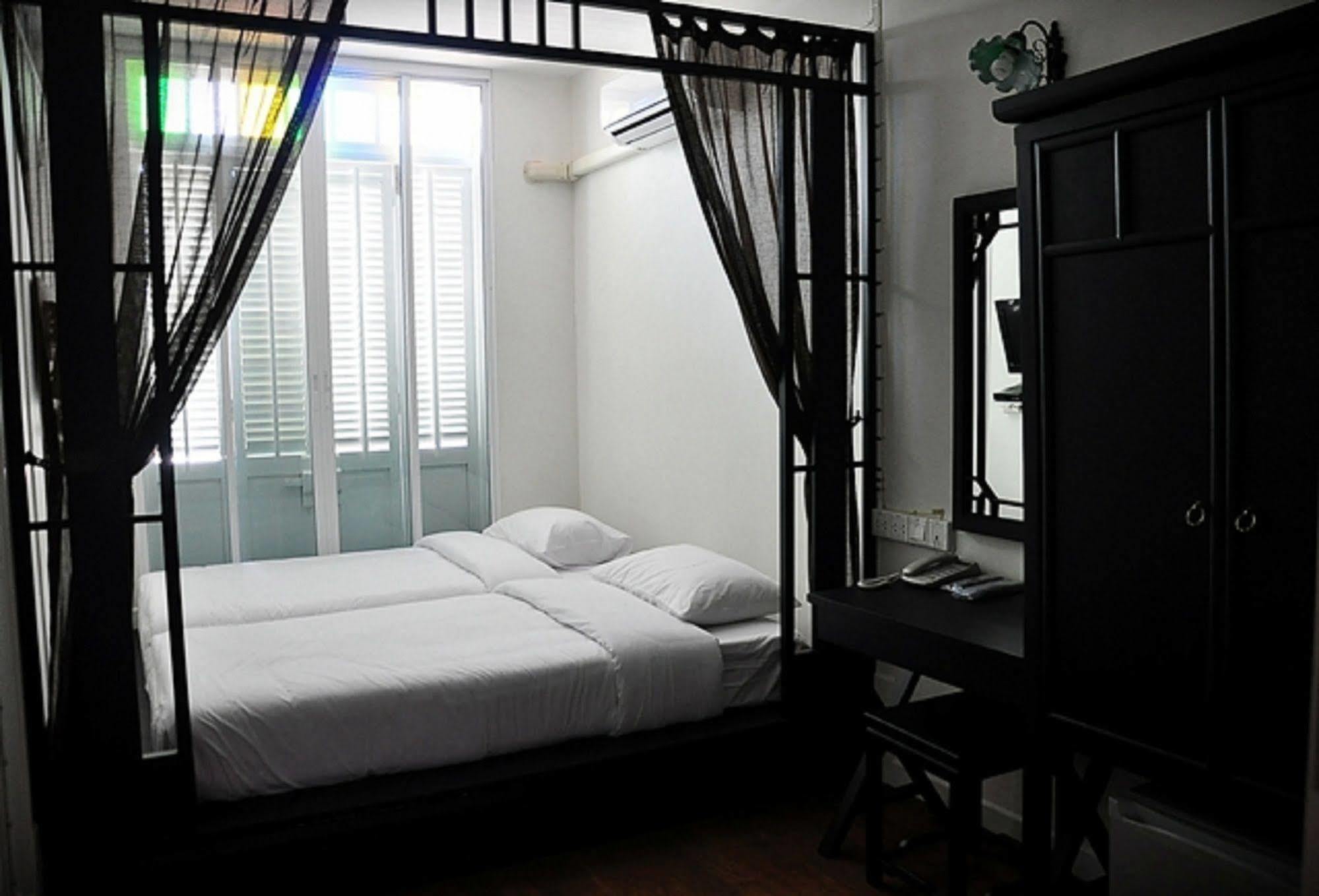99 Oldtown Boutique Guesthouse Sha Extra Plus Phuket Dış mekan fotoğraf