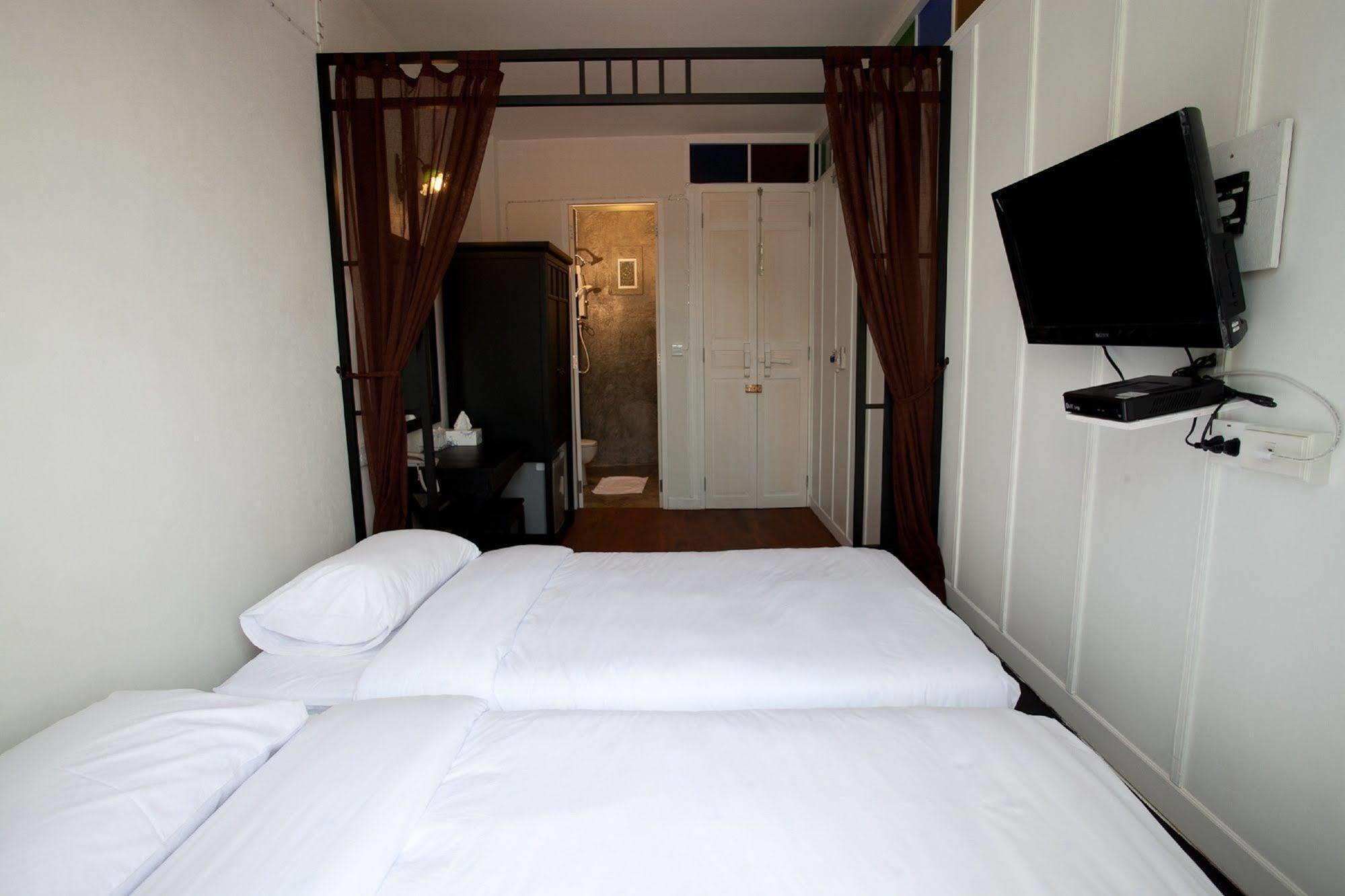 99 Oldtown Boutique Guesthouse Sha Extra Plus Phuket Dış mekan fotoğraf