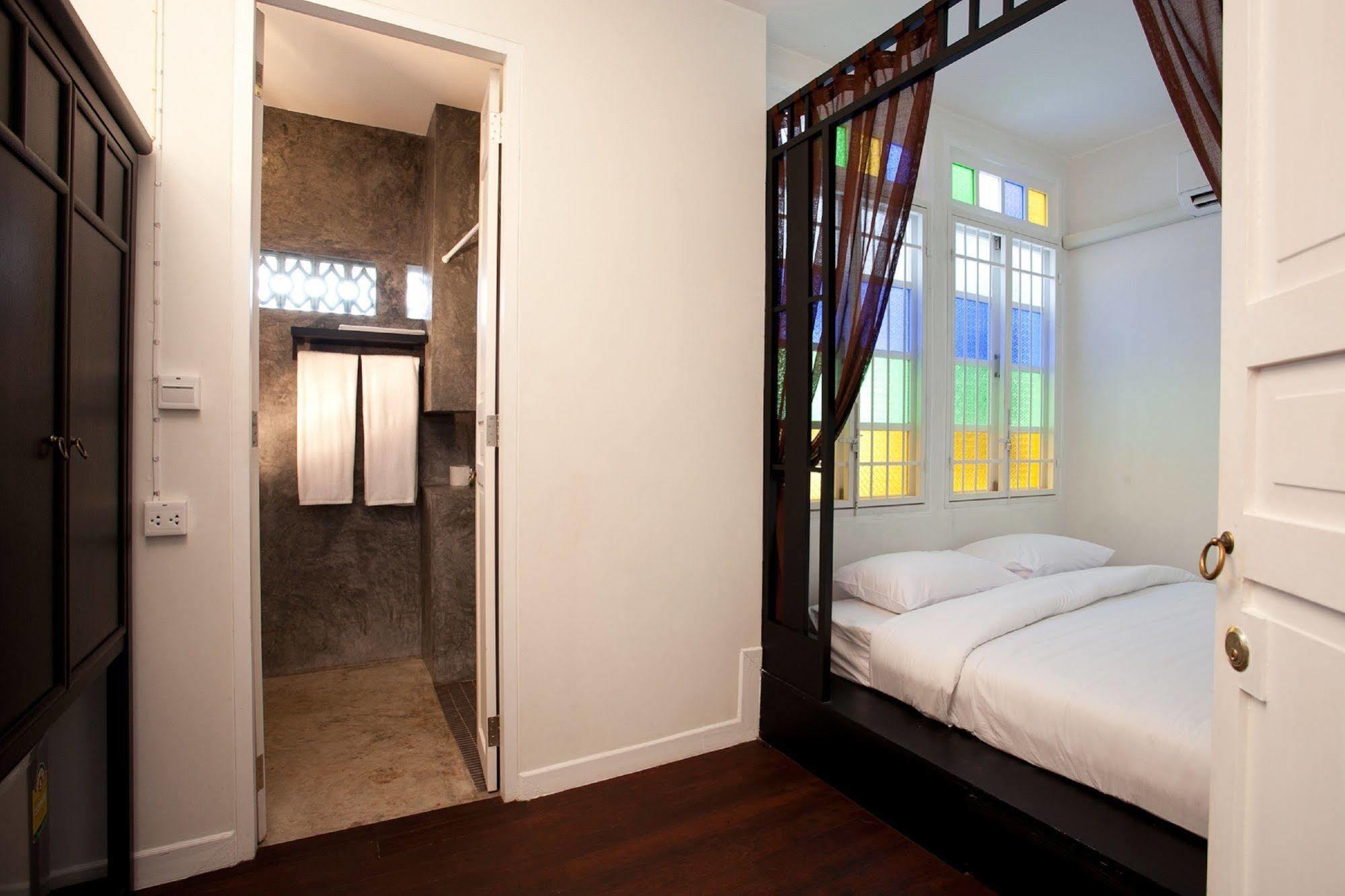 99 Oldtown Boutique Guesthouse Sha Extra Plus Phuket Dış mekan fotoğraf