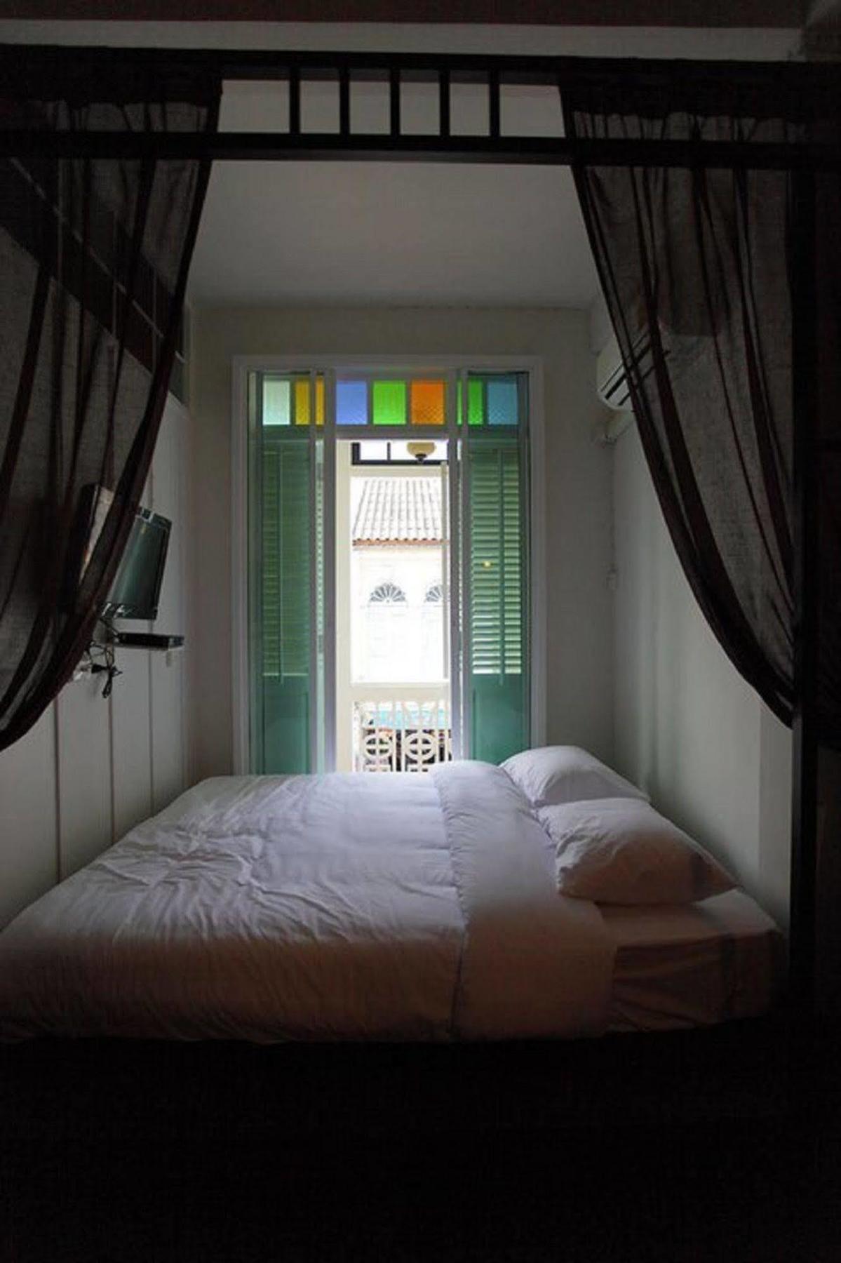 99 Oldtown Boutique Guesthouse Sha Extra Plus Phuket Dış mekan fotoğraf