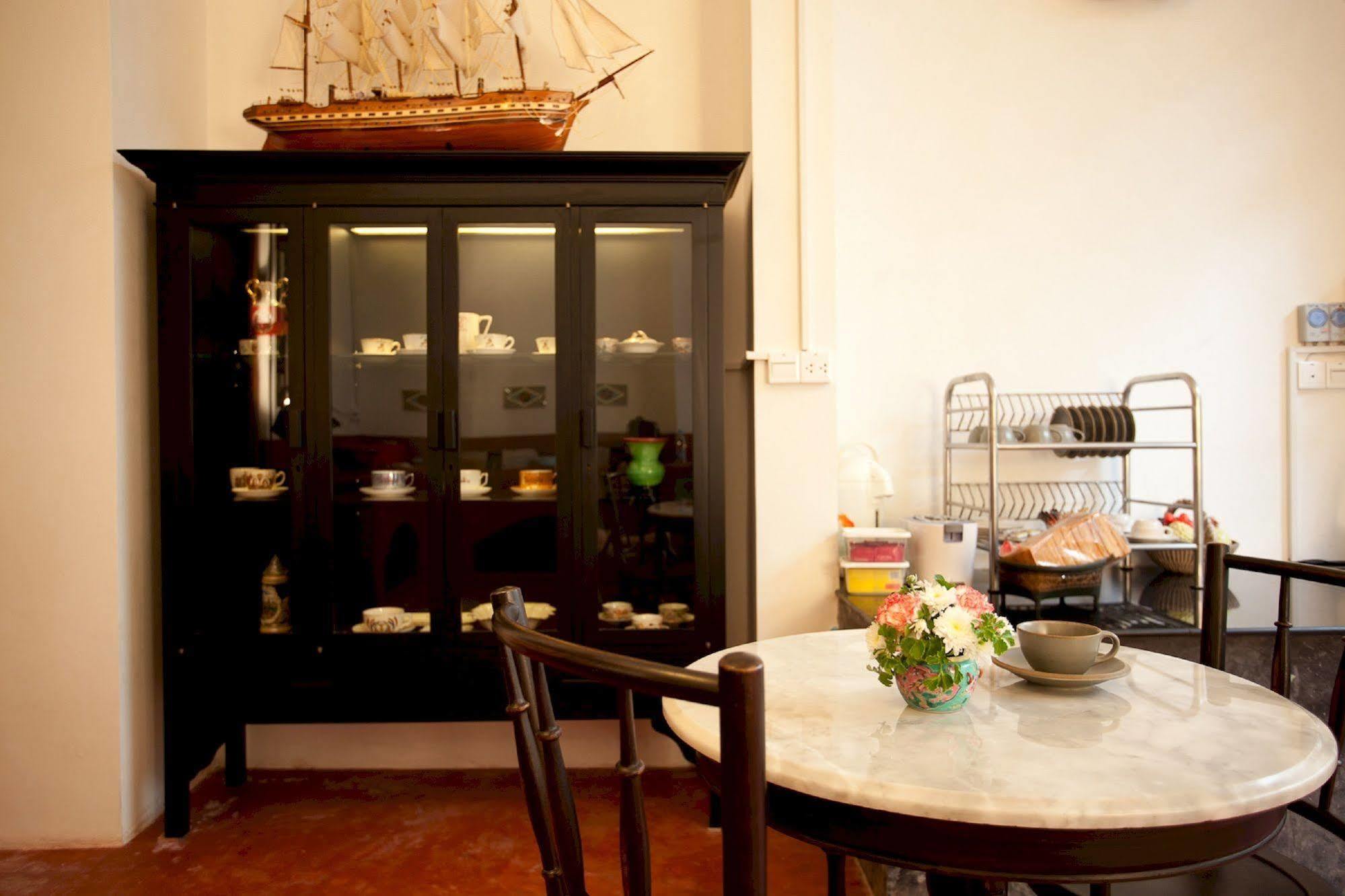 99 Oldtown Boutique Guesthouse Sha Extra Plus Phuket Dış mekan fotoğraf