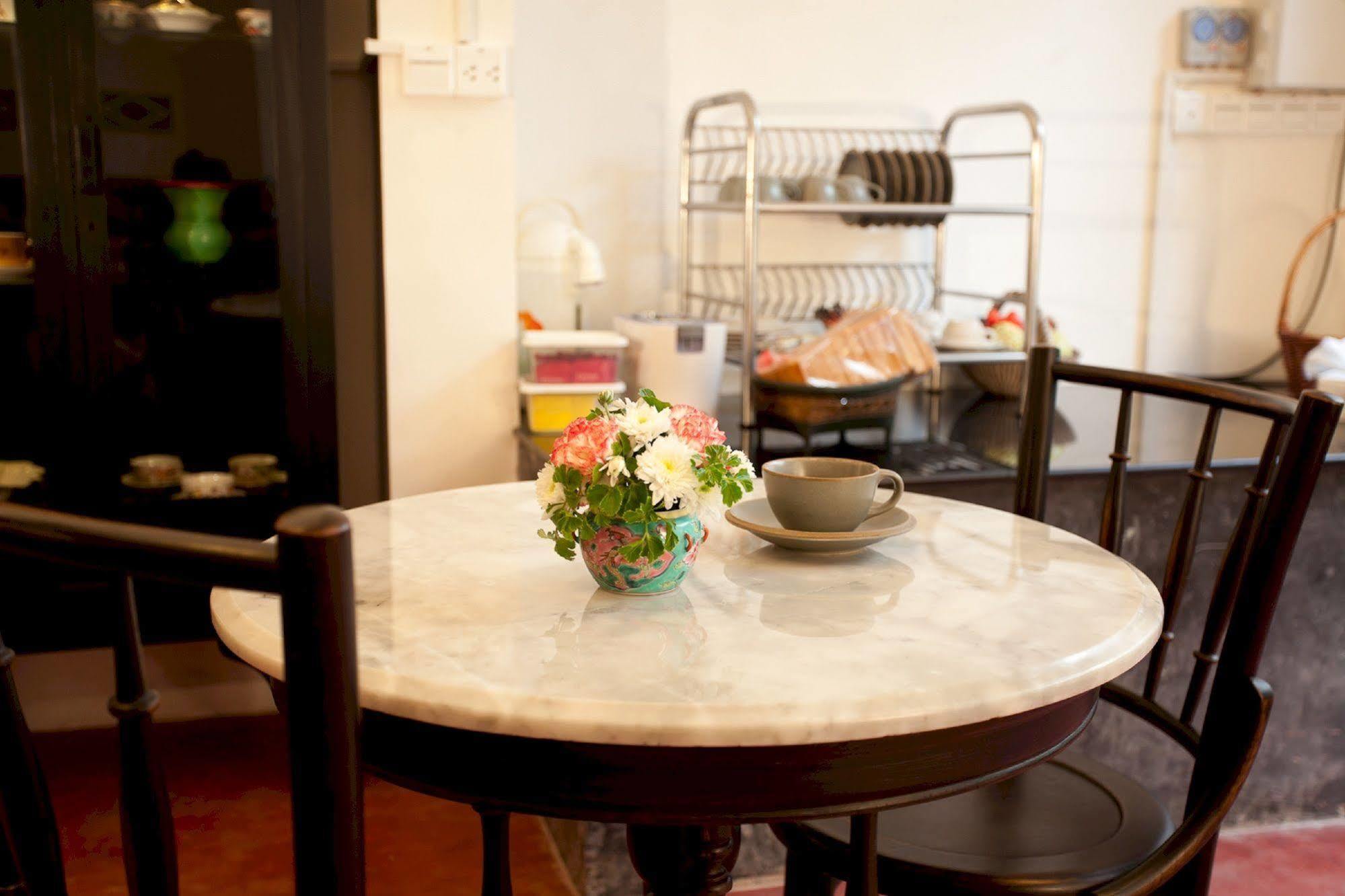 99 Oldtown Boutique Guesthouse Sha Extra Plus Phuket Dış mekan fotoğraf