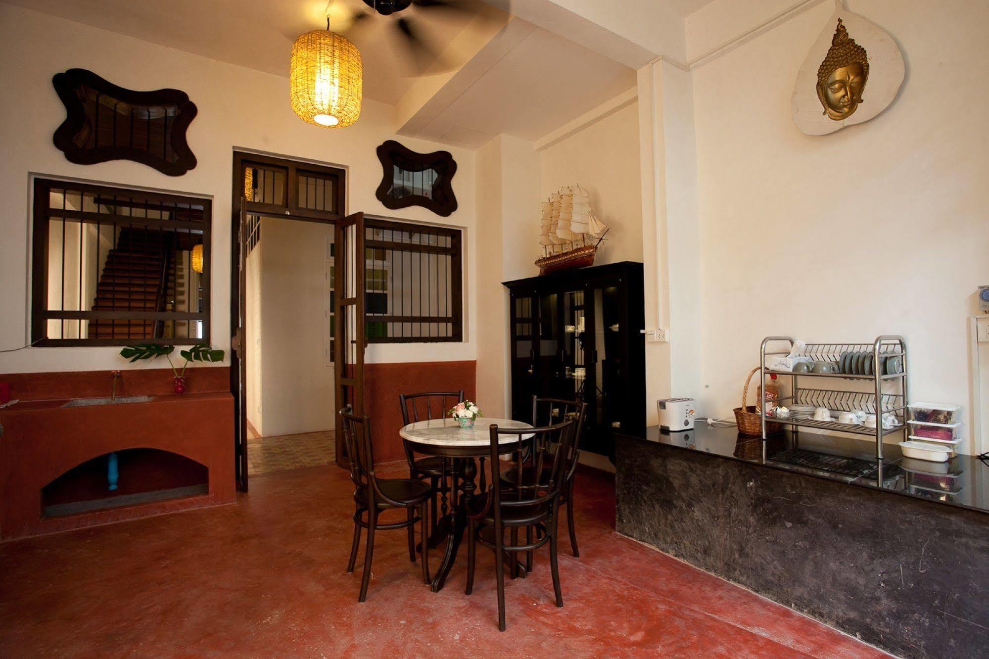 99 Oldtown Boutique Guesthouse Sha Extra Plus Phuket Dış mekan fotoğraf