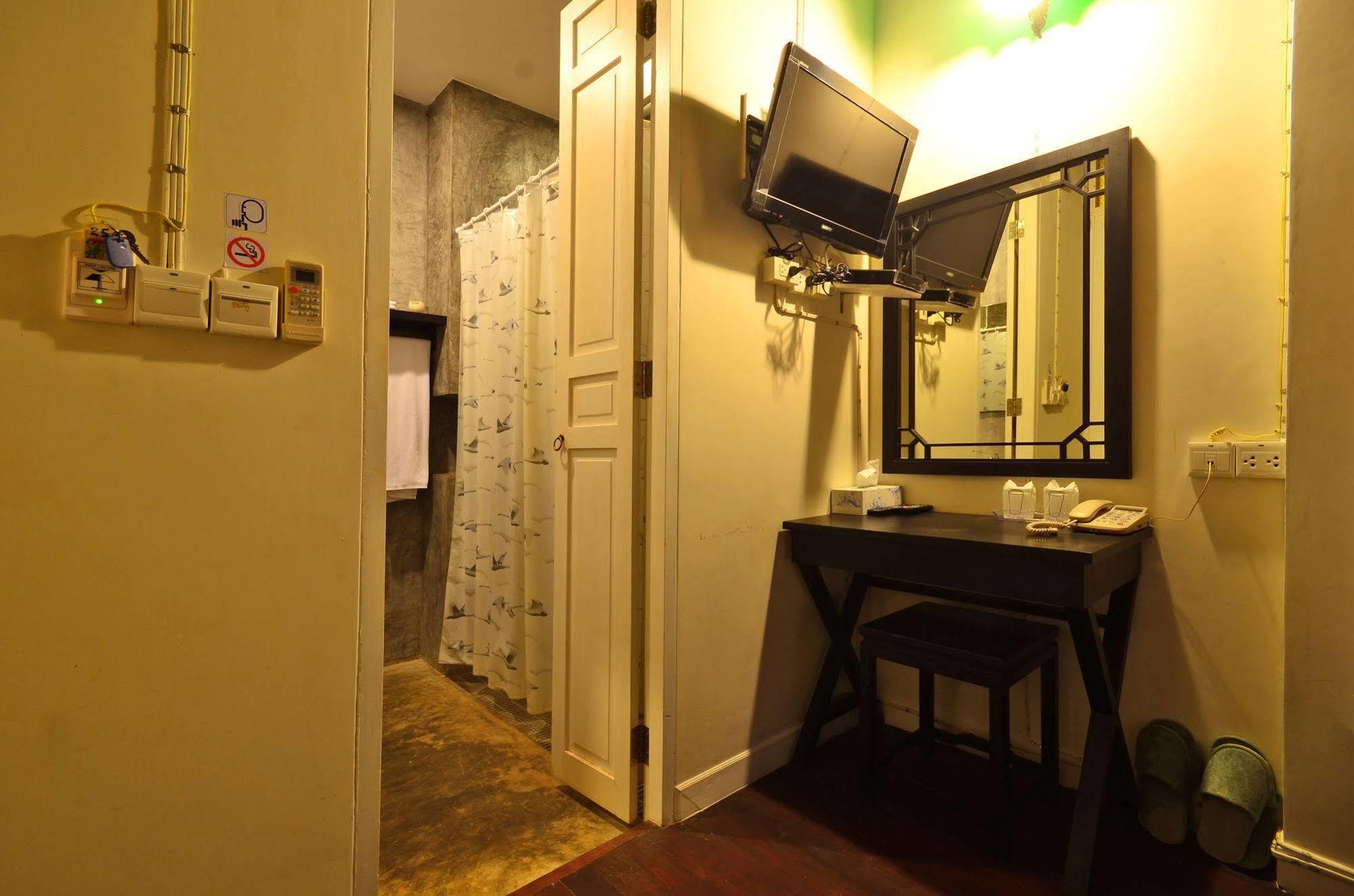 99 Oldtown Boutique Guesthouse Sha Extra Plus Phuket Dış mekan fotoğraf