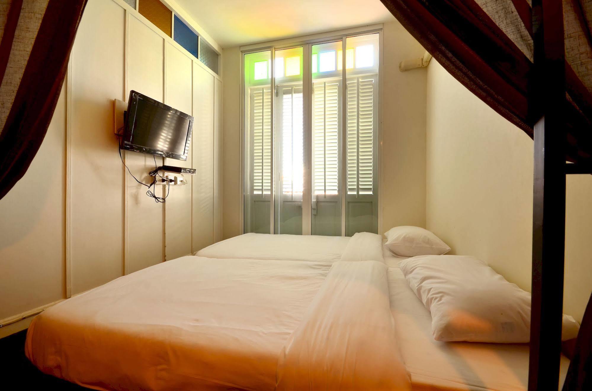 99 Oldtown Boutique Guesthouse Sha Extra Plus Phuket Dış mekan fotoğraf