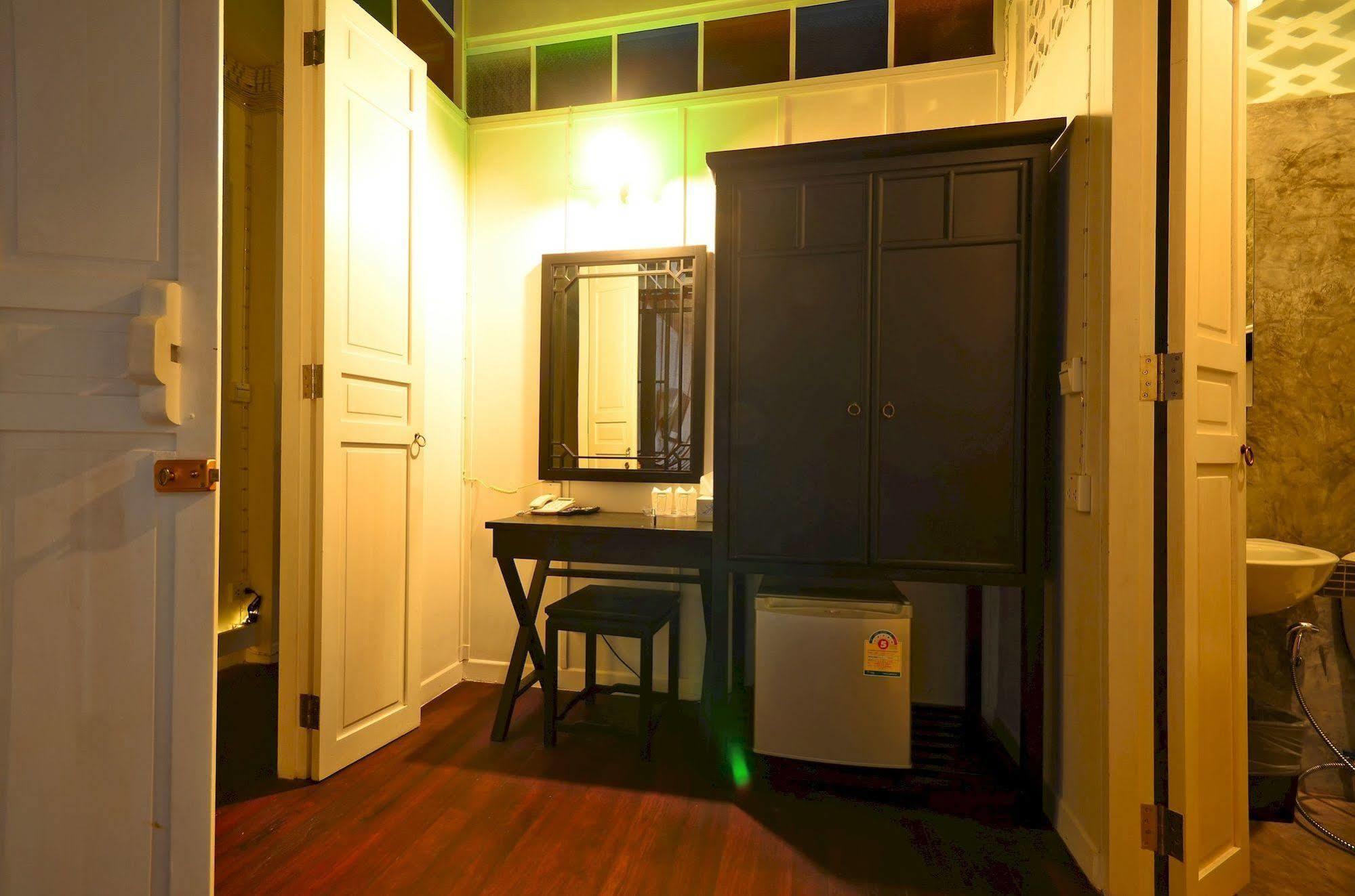 99 Oldtown Boutique Guesthouse Sha Extra Plus Phuket Dış mekan fotoğraf