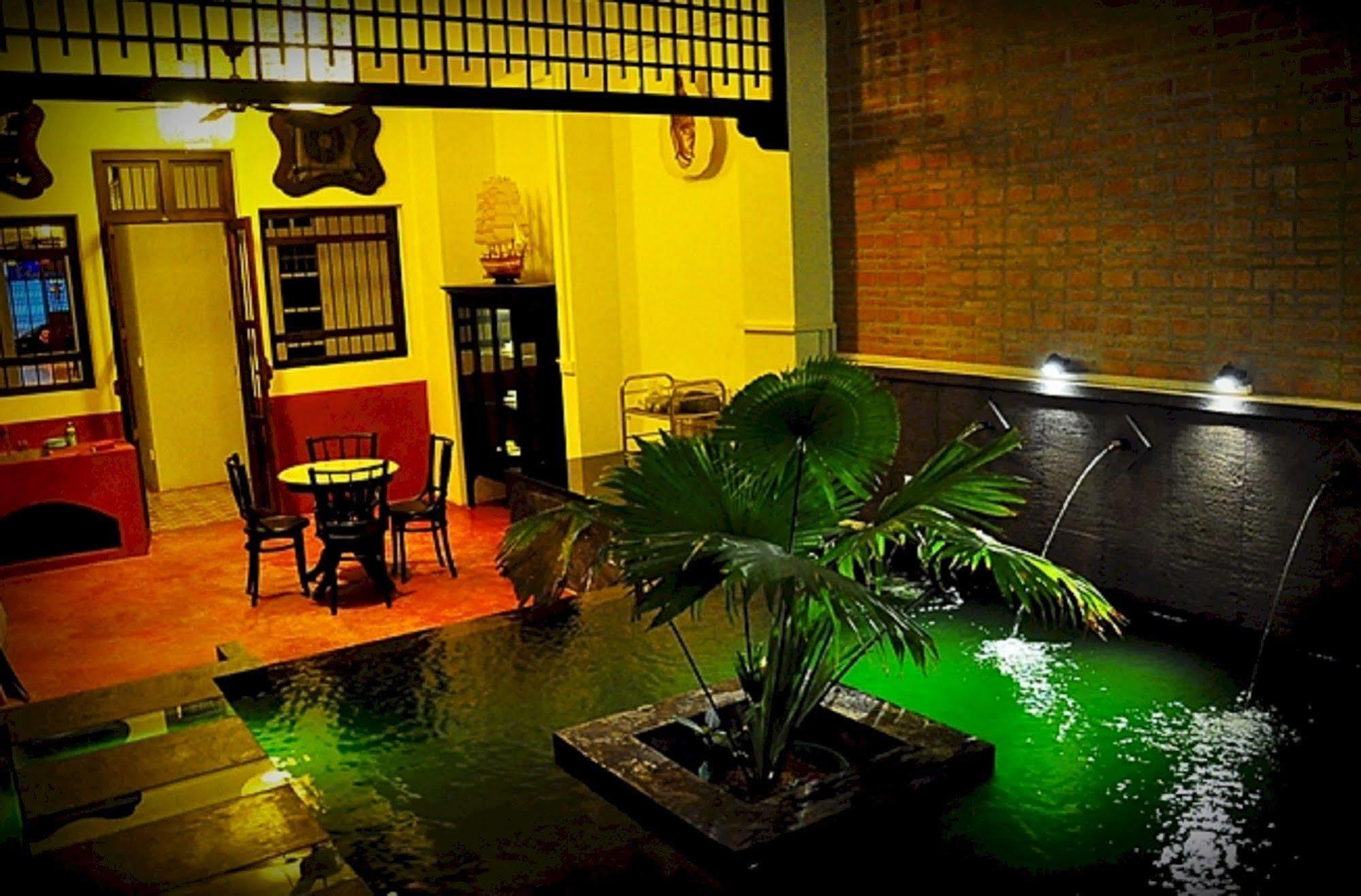 99 Oldtown Boutique Guesthouse Sha Extra Plus Phuket Dış mekan fotoğraf