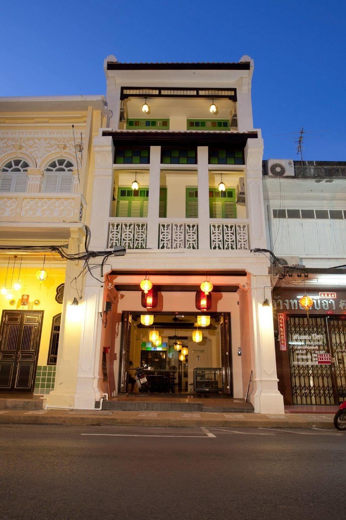 99 Oldtown Boutique Guesthouse Sha Extra Plus Phuket Dış mekan fotoğraf