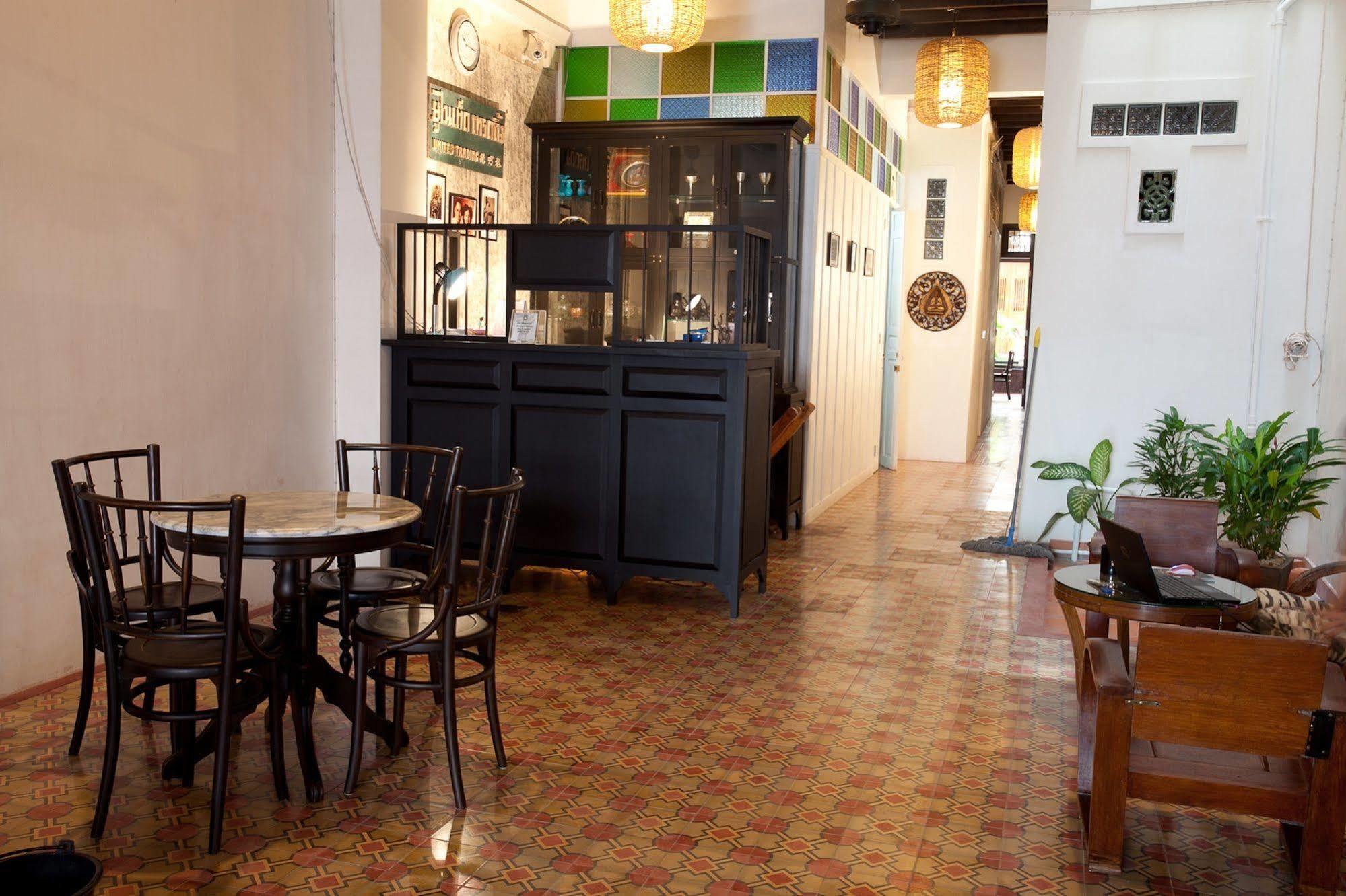 99 Oldtown Boutique Guesthouse Sha Extra Plus Phuket Dış mekan fotoğraf