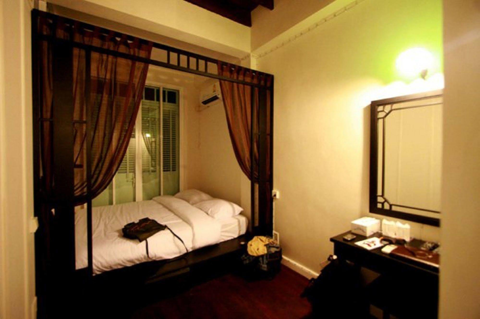 99 Oldtown Boutique Guesthouse Sha Extra Plus Phuket Dış mekan fotoğraf