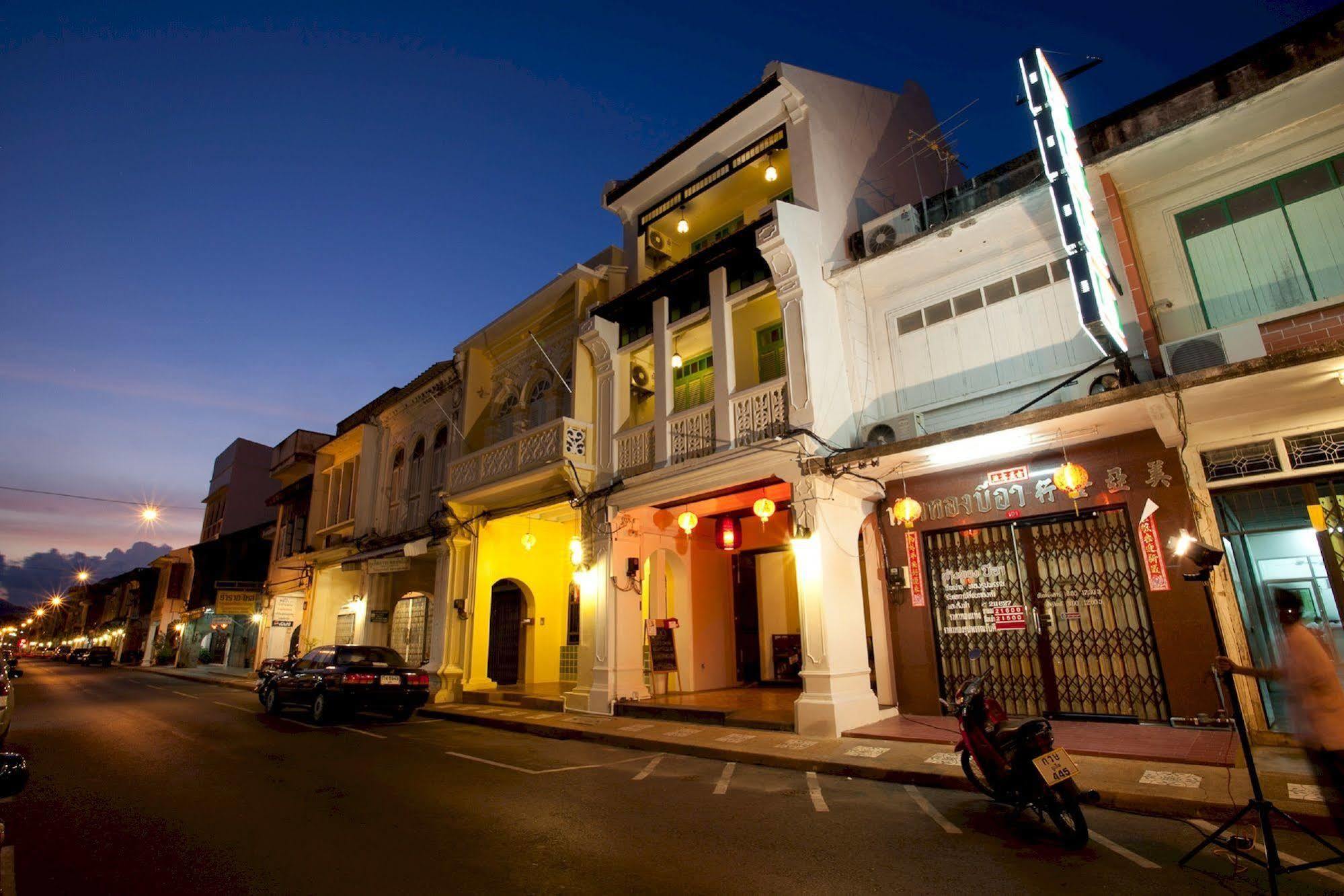 99 Oldtown Boutique Guesthouse Sha Extra Plus Phuket Dış mekan fotoğraf