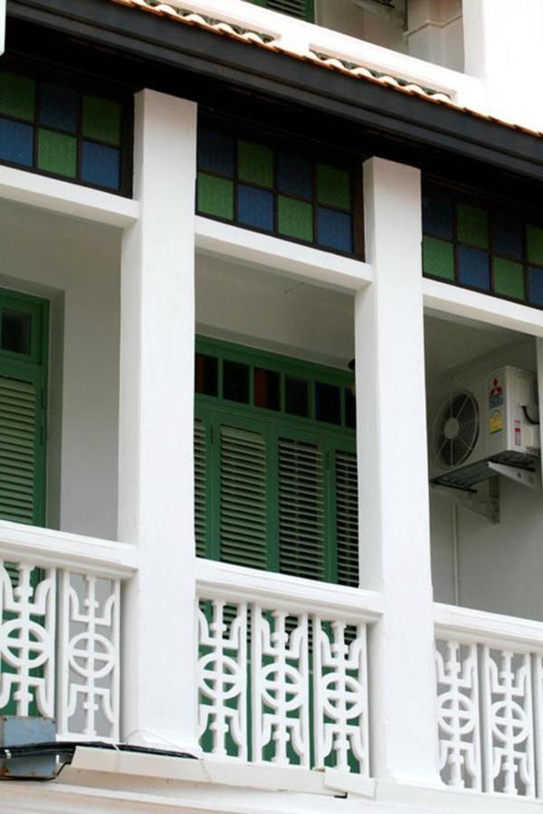 99 Oldtown Boutique Guesthouse Sha Extra Plus Phuket Oda fotoğraf